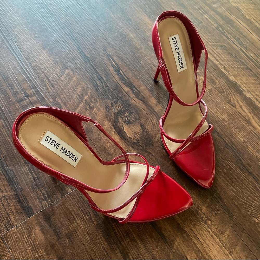 NWOT- STEVE MADDEN “Stunner” Heel